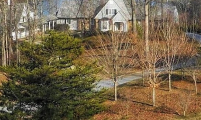 Gainesville House | Large House with Lake Views, pool table and Private Boat Dock