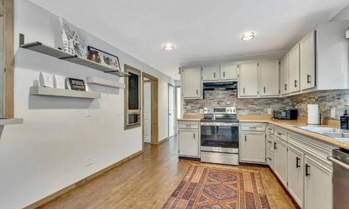 Murfreesboro House | Large house with pool,hot tub, and fully fenced big yard. Pets welcome.