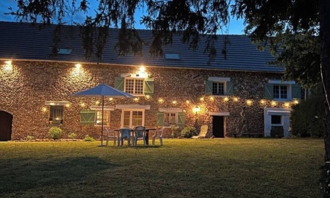 Rebais Villa | Large house with swimming pool - sleeps 13, sleeps 25 - near Paris