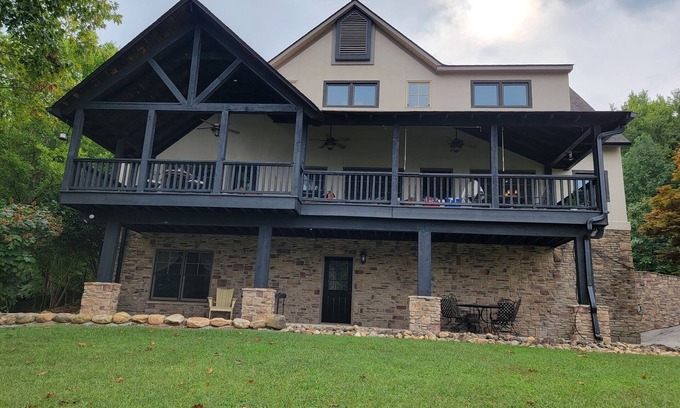 Ten Mile House | Large lake property in Ten Mile, amazing sunset views, two boat slips, fire pit