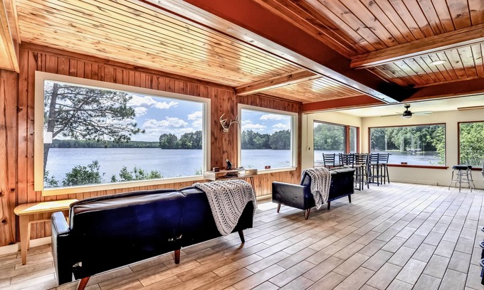 Rhinelander Cabin | Large lakefront lodge w/Kayaks, Arcade games, WIFI, next to public boat launch