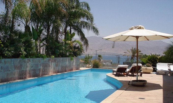 Eilat Villa | LARGE LOFT 8M HEIGHT POOL 20M LONG HEATED 300m FROM THE SEA
