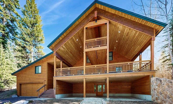 McCall Cabin | Large log cabin with mountain views, pool, hot tub, & tennis
