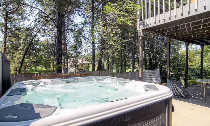 Cottonwood Heights House | Large & Luxurious Home w/Private Hot Tub, and Fireplace