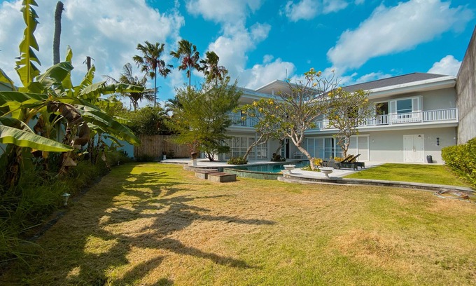 Berawa Villa | Large luxury enclosed villa, perfect location