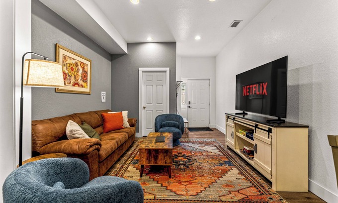 Dayton Triangle Apartment | Large & Modern Home Base | King Beds