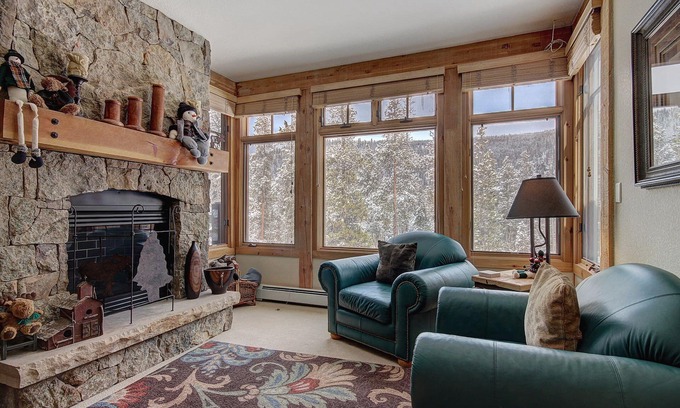 Keystone House | Large Modern Townhome in Settlers Creek/Great Amenities/Private Patio