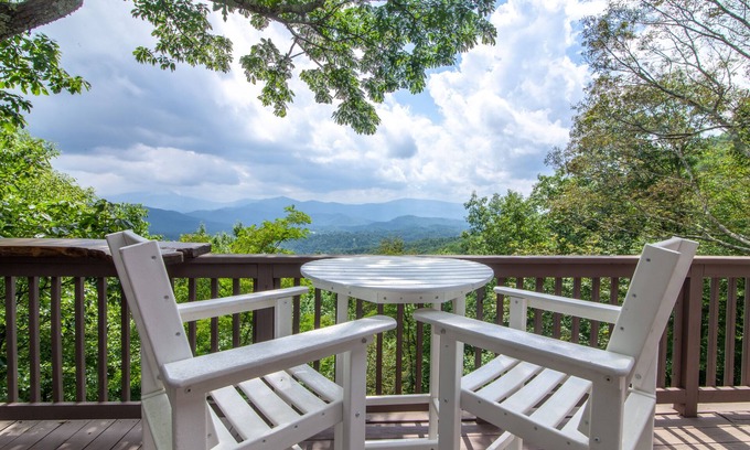 Boone Cabin | Large Mountain Home with Multi-Mile Views