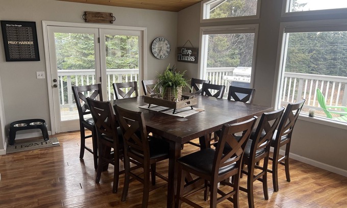 Homer House | Large multi family home in town with ocean and Mountain View’s