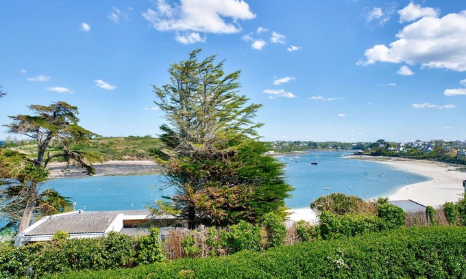 Saint-Pabu Ski Chalet | Large oceanfront house with garden for 11