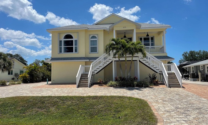 Bay Harbor Estates House | Large on-suite 1-bedroom unit in a waterfront house located on a canal