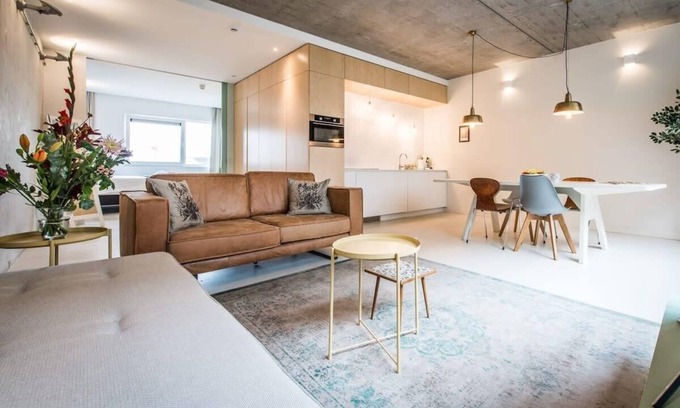 Westpoort Apartment | Large One-bedroom Apartment