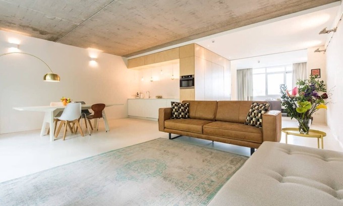 Westpoort Apartment | Large One-bedroom Apartment