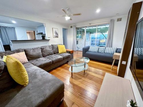 Wantirna South House | Large Peaceful 4 Bedroom Home
