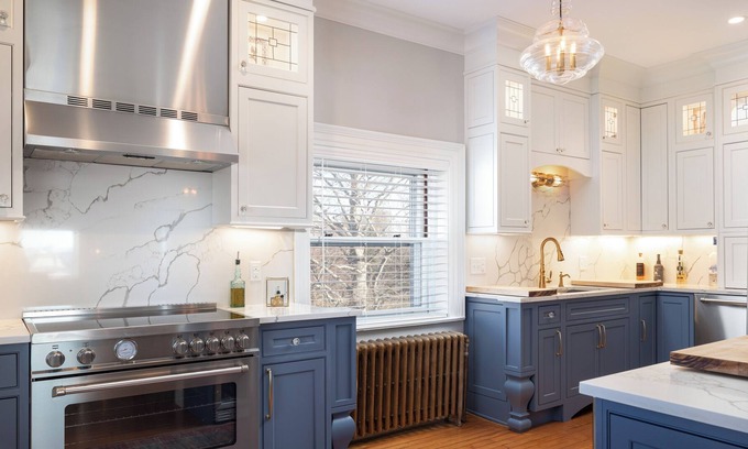 Bellevue Avenue Historic District Condo | Large Pent House Suite on Bellevue Ave