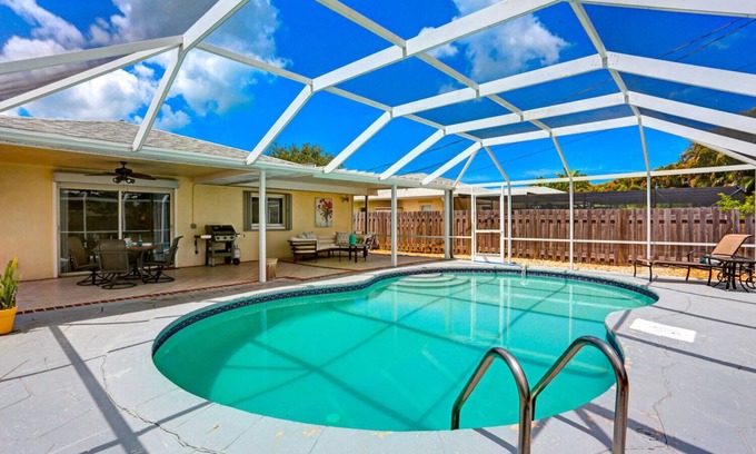Naples Park House | Large Pool Home Perfect for Everyone – Minutes from Beaches and Restaurants