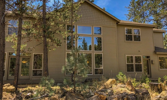 Sunriver House | Large Premier Home With A/C, SHARC, New Furniture, New Hot Tub and Pool Table