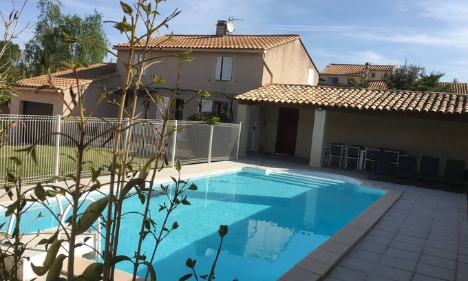 Malaucene Villa | large private pool villa, Wifi, 5 bedrooms, 2 bathrooms, 10 people