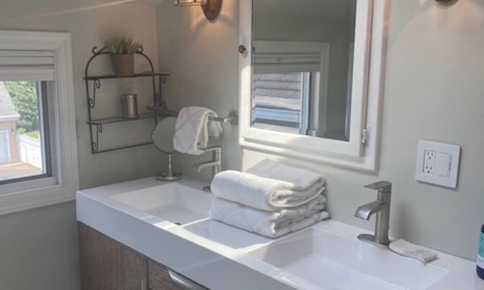 Greenwich Apartment | Large, Quiet and Sunny Studio Downtown Greenwich, CT