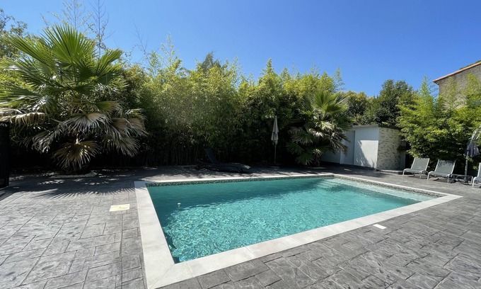 Saint-Jean-de-Vedas Villa | Large, quiet holiday home with garden, swimming pool and beach a stone's throw away