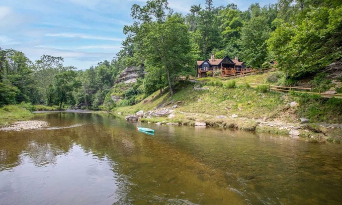 Sugar Grove Cabin | Large Riverside Cabin on Beautiful Acreage
