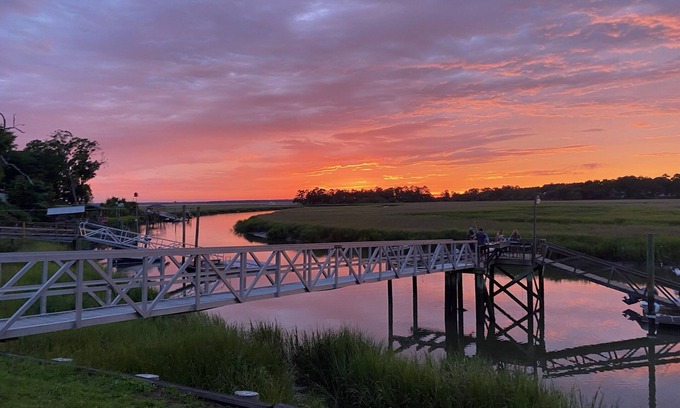 Beaufort House | Large Rustic Home for Marine Graduation and Family Fishing