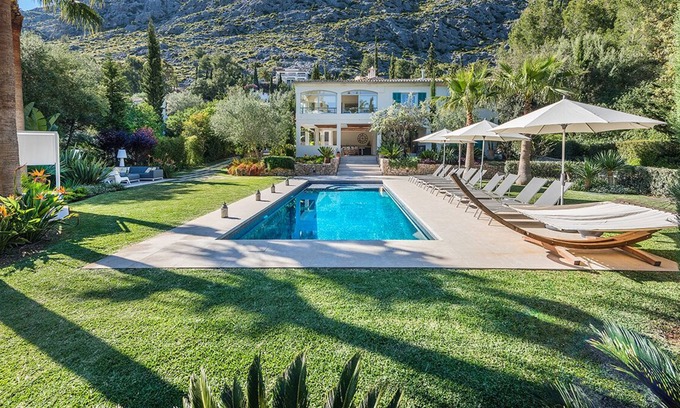 Urbanitzacio la Font Villa | Large spacious villa, walking distance to Pollenca & 5 min drive to beaches
