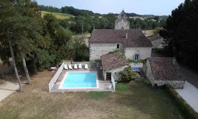 Castillonnes House | Large stone house with pool, quiet, 16 people.