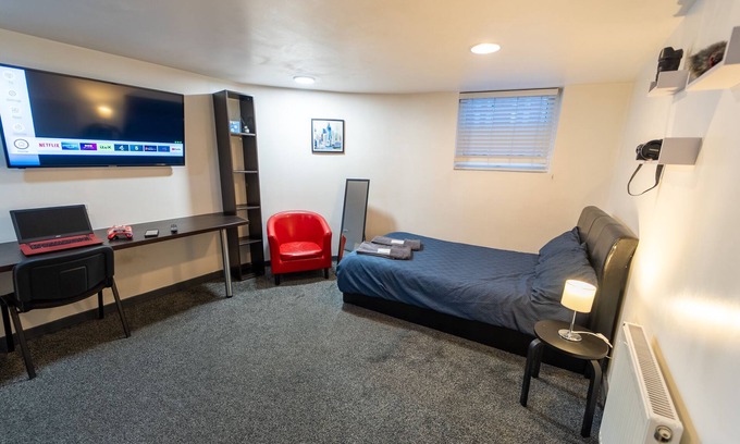 Selly Oak Apartment | Large studio close to UOB