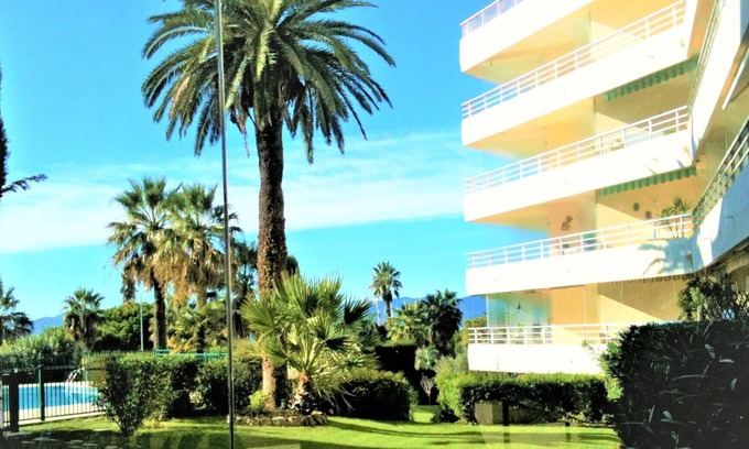 Saint-Raphael Apartment | Large studio * in St Raphaël, Port Santa Lucia, opposite the Palais des Congrès