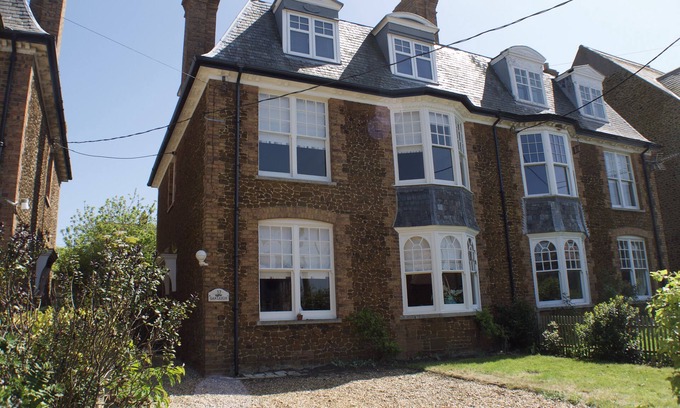 Hunstanton House | Large Stylish Victorian Villa - steps from the beach and town facilities