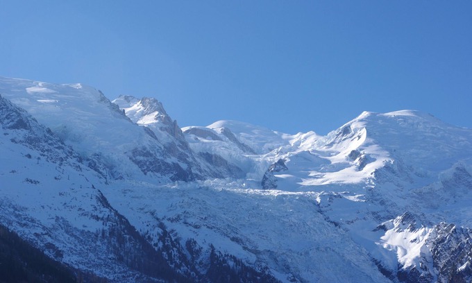 Chamonix City Centre Apartment | Large, sunny apartment, quiet location, close to all amenities, direct view of Mont Blanc
