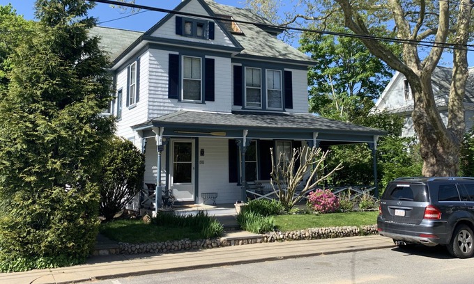 Vineyard Haven House | Large third floor studio in-town VH, ferry