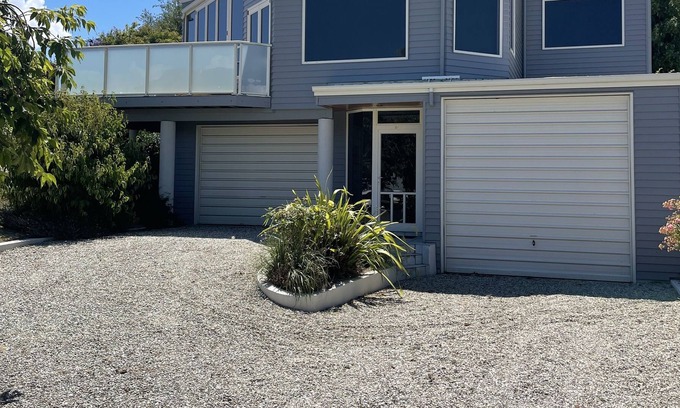Wanaka House | Large Wanaka House, Views of the Lake and Mountains!