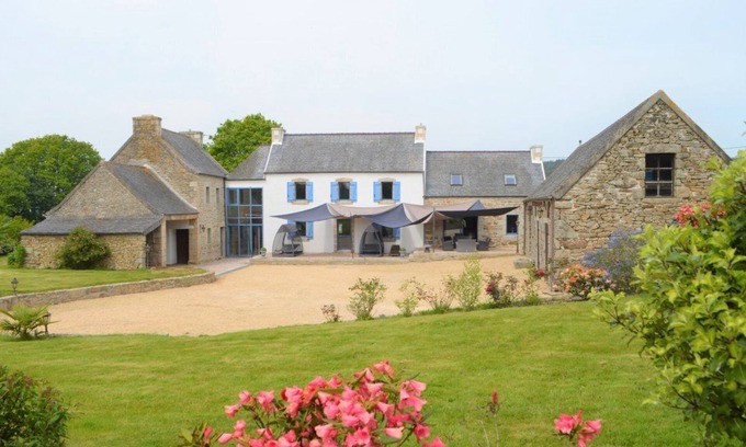 Plougonven House | Large weaving house completely renovated TY KERGORRE