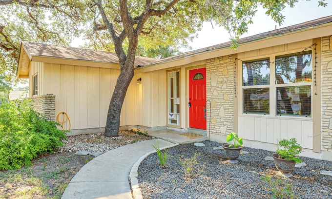 Medical Center District House | Large Yard: Home 9 Mi to San Antonio River Walk