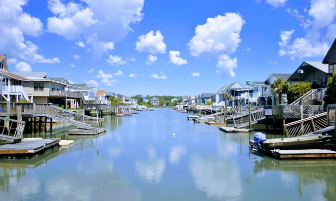 North Myrtle Beach House | Large yard with water access & floating dock/kayak launch. One block from beach