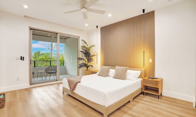 Middle River Terrace House | Las Olas-8 BD with Two HTD Pool-Jacuzzi-BBQ-Games