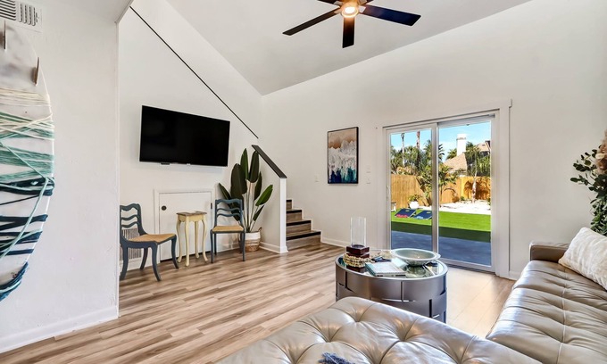 Vilano Beach House | Las Olas Cabana - Close to Beach & Restaurants