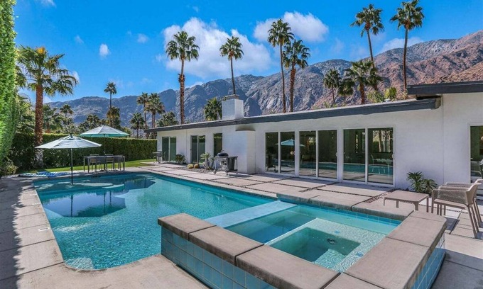 Palm Springs House | Las Palmas Alexander – 1962 Alexander Home with Saltwater Pool, Spa, Fire Pit & Mountain Views