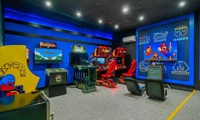 Loughman Villa | Last Minute Disney! Private Pool, Game Room & Themed Bedrooms. Book Now! #143187