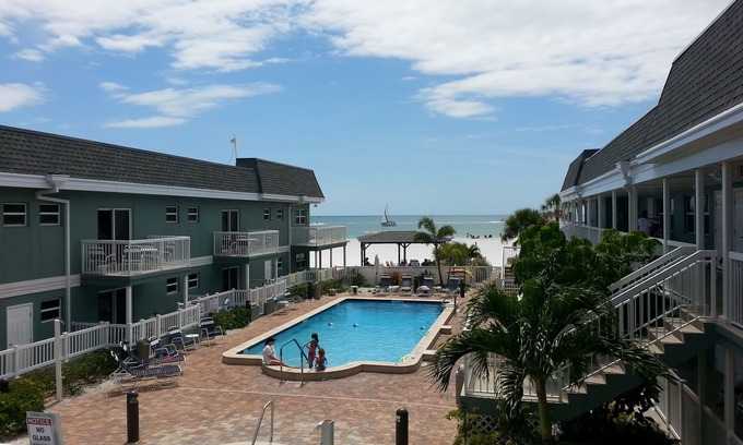 Belle Vista Condo | Last minute special! Walk Out To Beach - Pool Free Wifi & Laundry