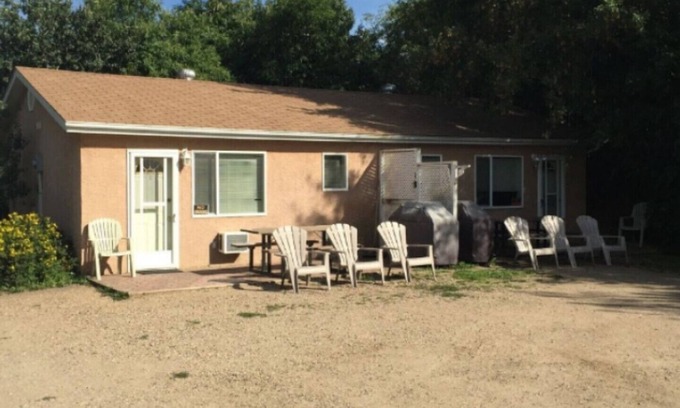Regina Beach Cabin | Last Mountain Getaways-Unit #1-Regina Beach, Sk