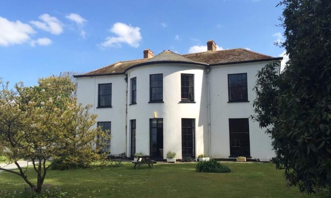 Hele House | Laston House