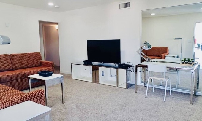 Beverly Green Apartment | LasVegas,3BR,Book,Strip,Convention,SemaShow,CES26,LVCCwalkto,Sale,wifi,pool