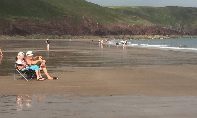 Pembroke House | Late Availability for Chalet on family friendly beach