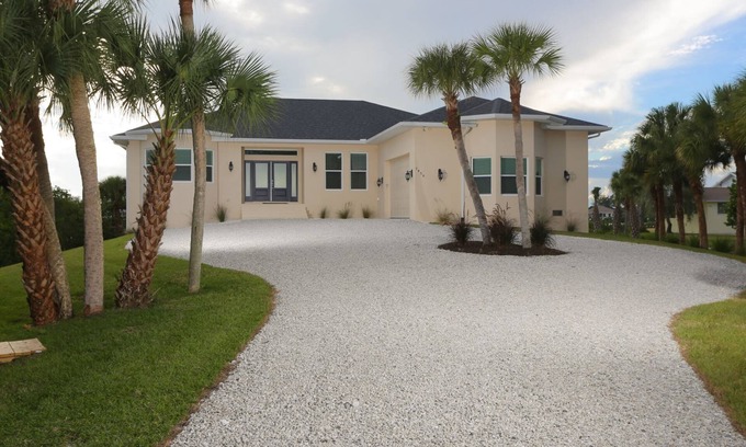 Englewood House | Latitude Adjustment - 1956 Bayshore