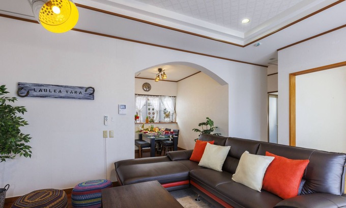 Kin House | Laulea YAKA