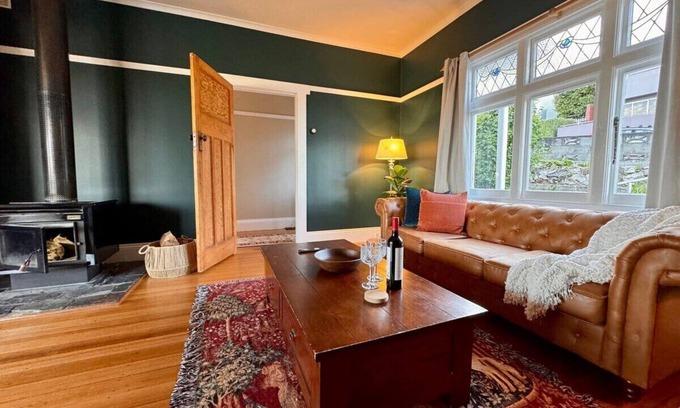 West Launceston House | Launceston Home Fire Pit BBQ & Spa Perfect Getaway