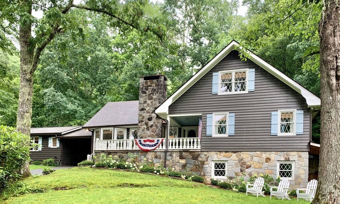 Highlands House | Laurel Cove-Charming family home close to town and Highlands Country Club